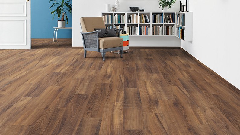 Ламинат Haro Tritty 100 Орех Итальянский 542076 1282×193×8 фото в интерьере